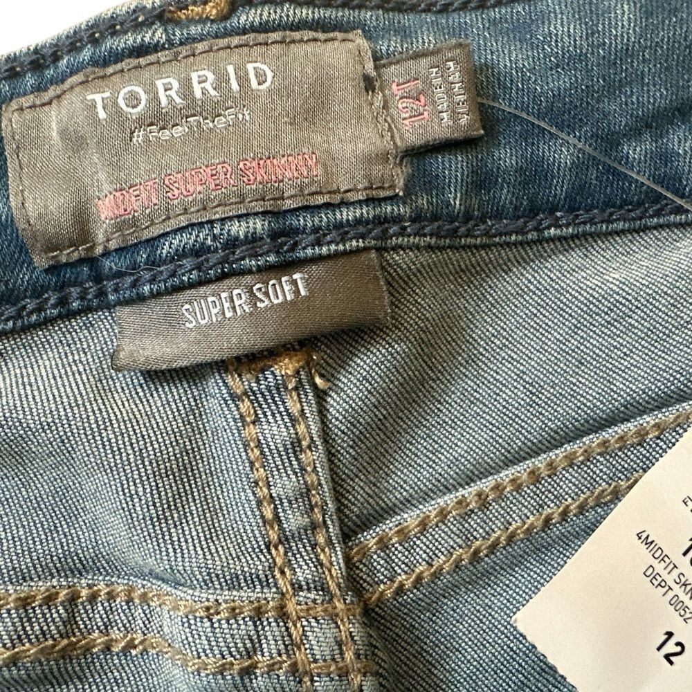 2 for $30 TORRID Midfit Super Skinny Mid-Rise Jean NWT - Picture 8 of 11